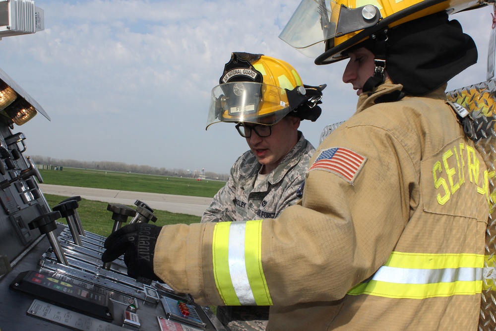 DVIDS - Images - Fire Training [Image 6 of 6]