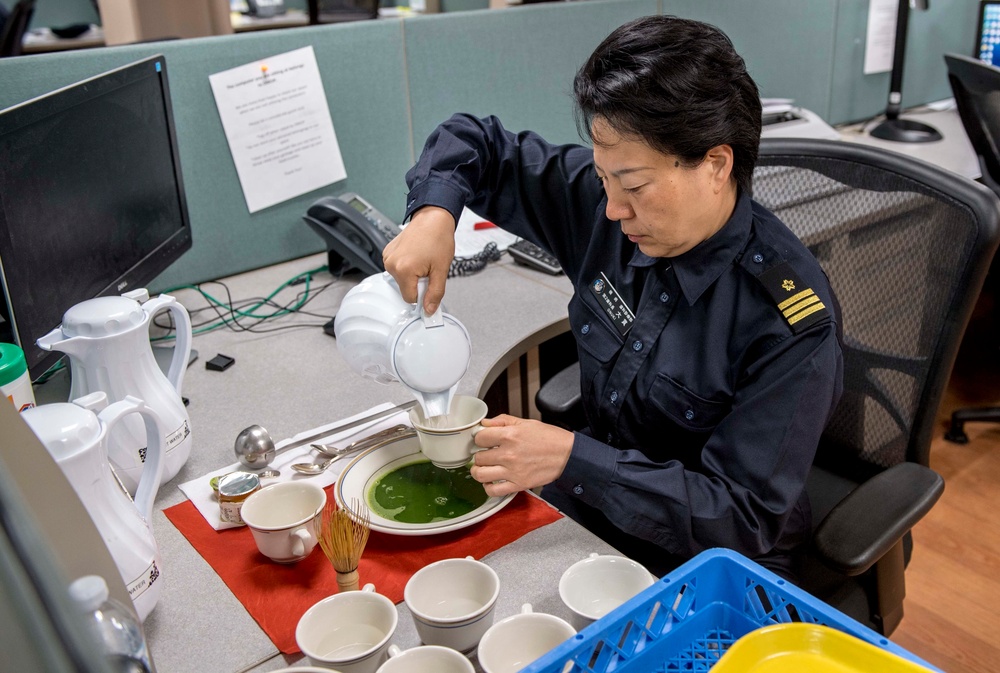 JMSDF Sailors host Japanese Tea Ceremony aboard USNS Mercy