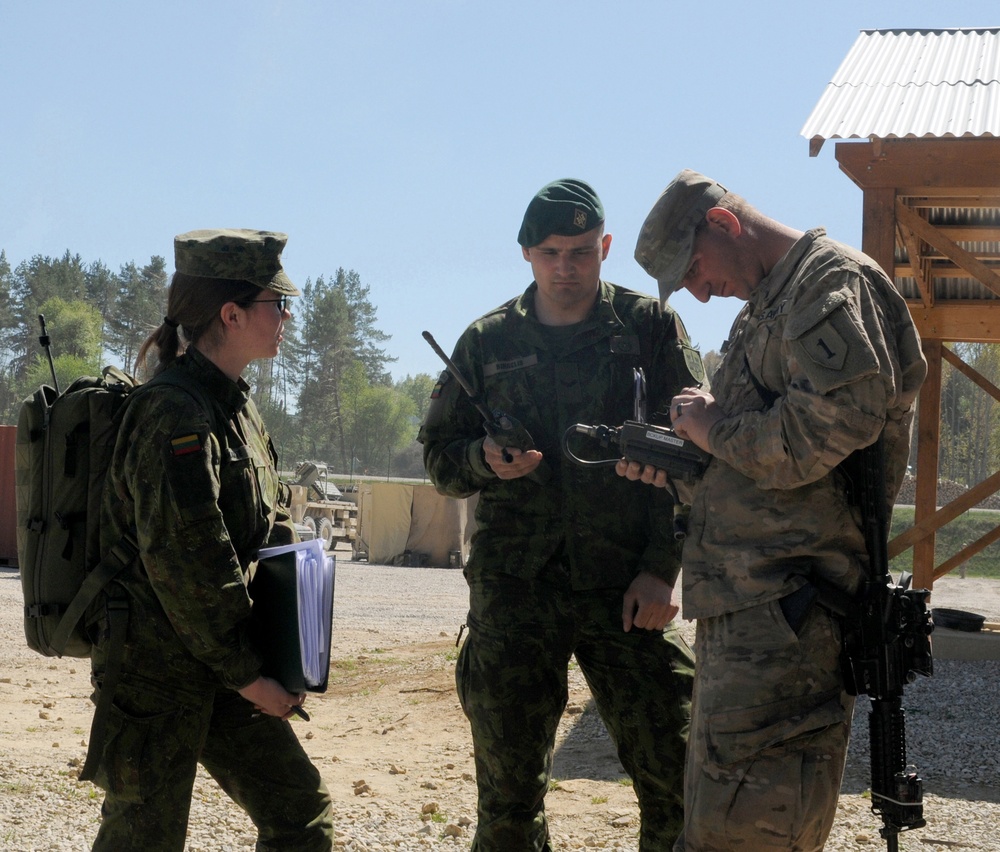 US, Lithuanian Soldiers stand shoulder to shoulder for Combined Resolve