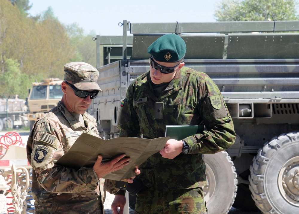 US, Lithuanian Soldiers stand shoulder to shoulder for Combined Resolve