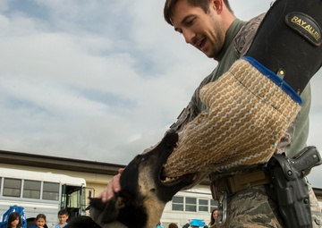 Spangdahlem Elementary students participate in deployment line