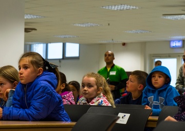 Spangdahlem Elementary students participate in deployment line