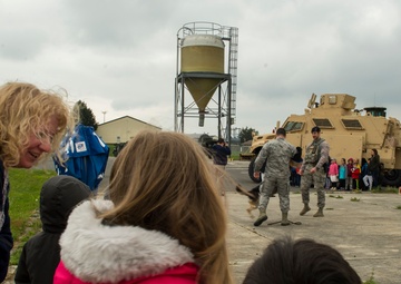 Spangdahlem Elementary students participate in deployment line