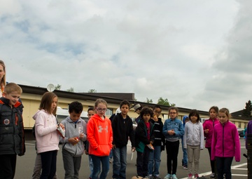 Spangdahlem Elementary students participate in deployment line