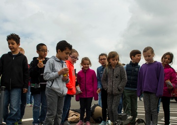 Spangdahlem Elementary students participate in deployment line
