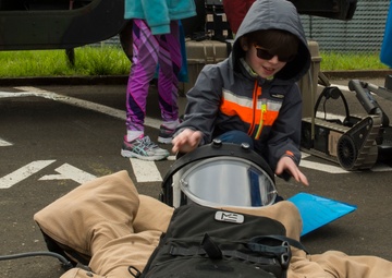 Spangdahlem Elementary students participate in deployment line