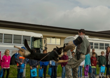 Spangdahlem Elementary students participate in deployment line