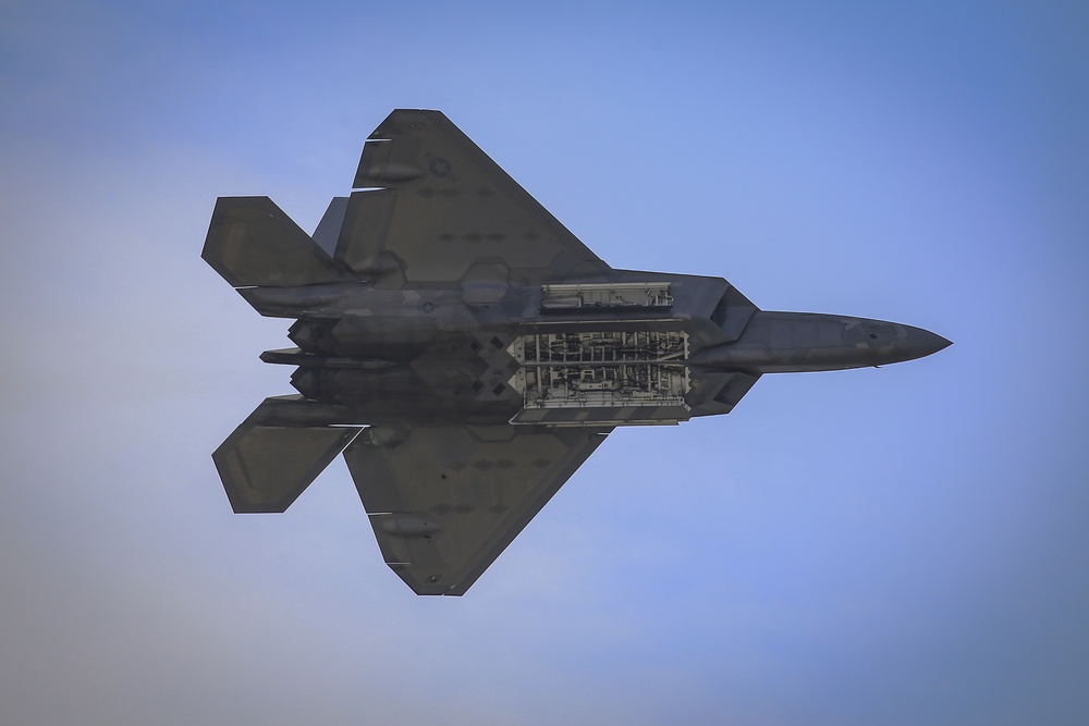 F-22 Demo Team flies at Power in the Pines