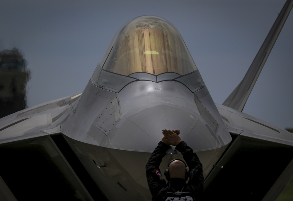 F-22 Demo Team flies at Power in the Pines