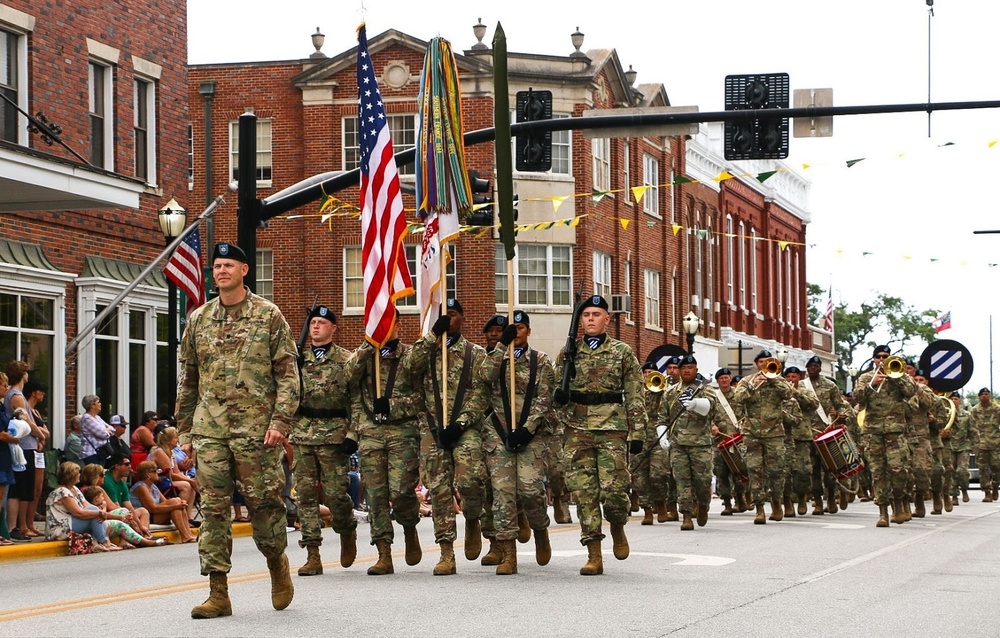 Dogface Soldiers lead the 73rd Annual Pine Tree Festival