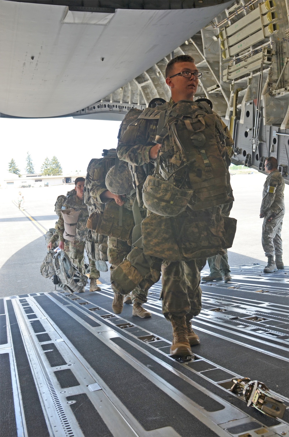Gryphon Soldiers receive airlift equipment preparation training during field training exercise