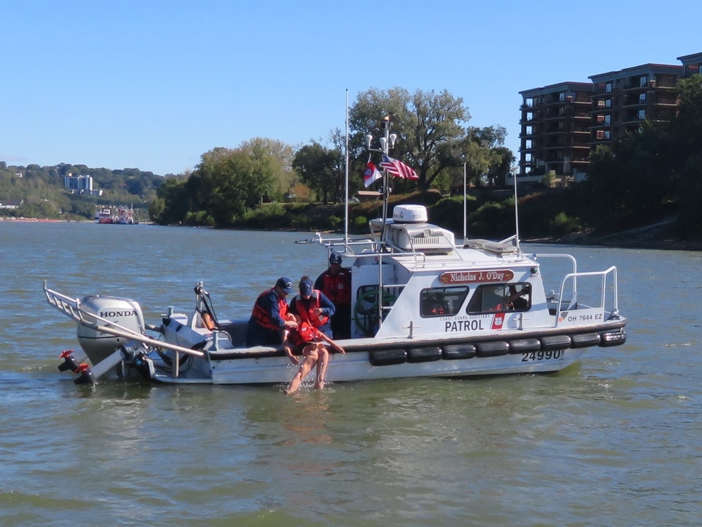 Coast Guard Auxiliary performs training