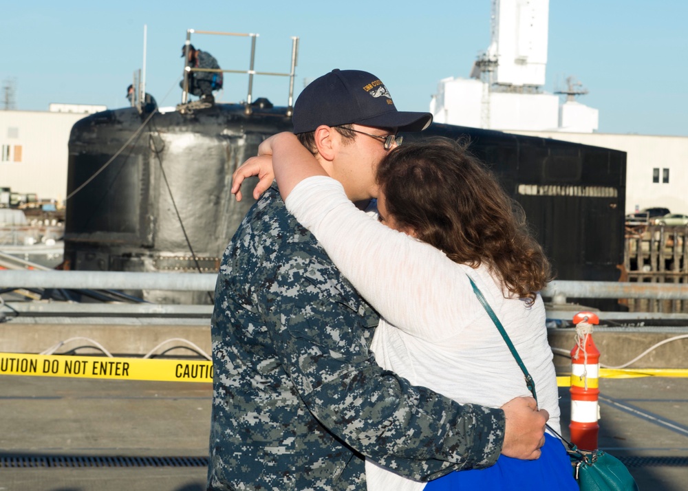 USS Connecticut (SSN 22) Returns from ICEX