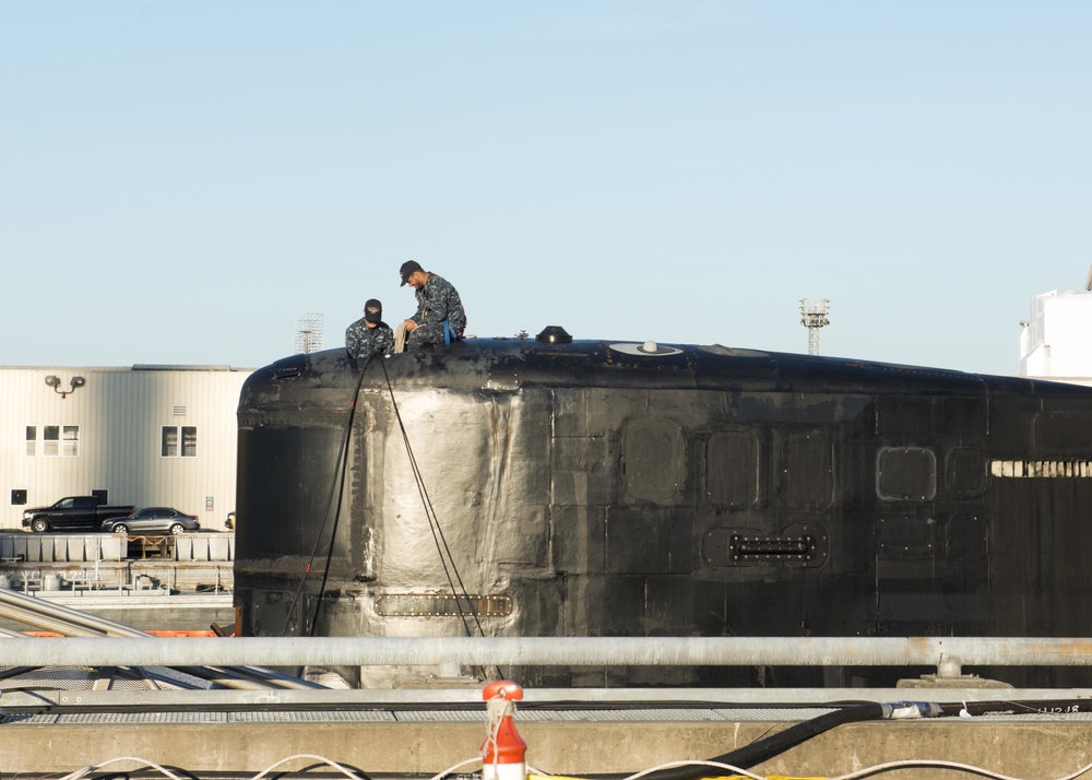 USS Connecticut (SSN 22) Returns from ICEX