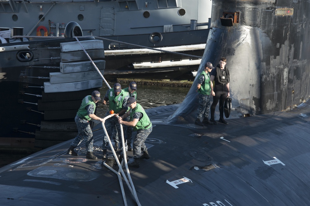 USS Connecticut (SSN 22) Returns from ICEX