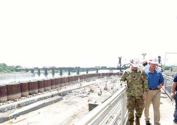 Coast Guard admiral tours Chickamauga Lock