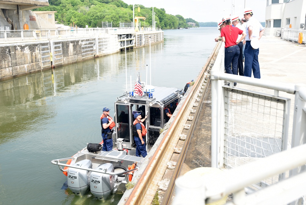 Coast Guard admiral tours Chickamauga Lock