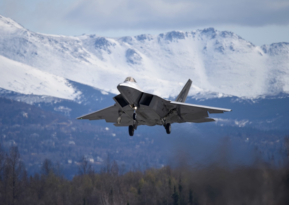 F-22s land at JBER