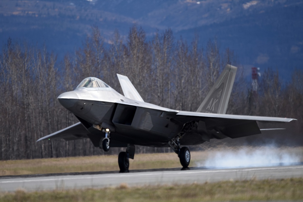 F-22s land at JBER