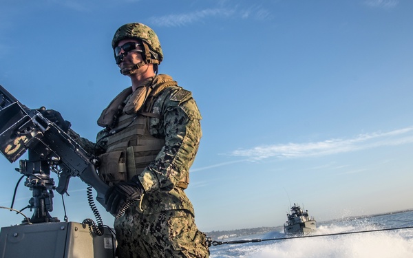Mark VI Patrol Boats escorts USNS Henry J. Kaiser (T-AO 187)