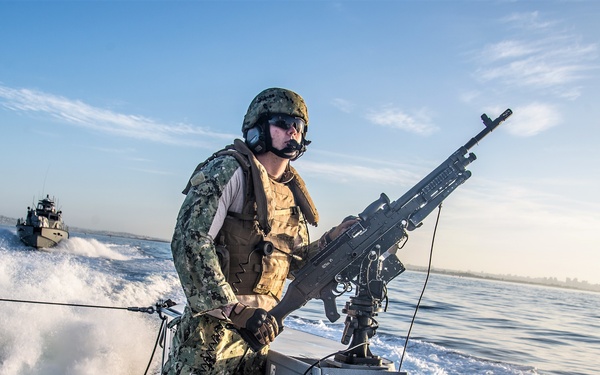 Mark VI Patrol Boats escorts USNS Henry J. Kaiser (T-AO 187)
