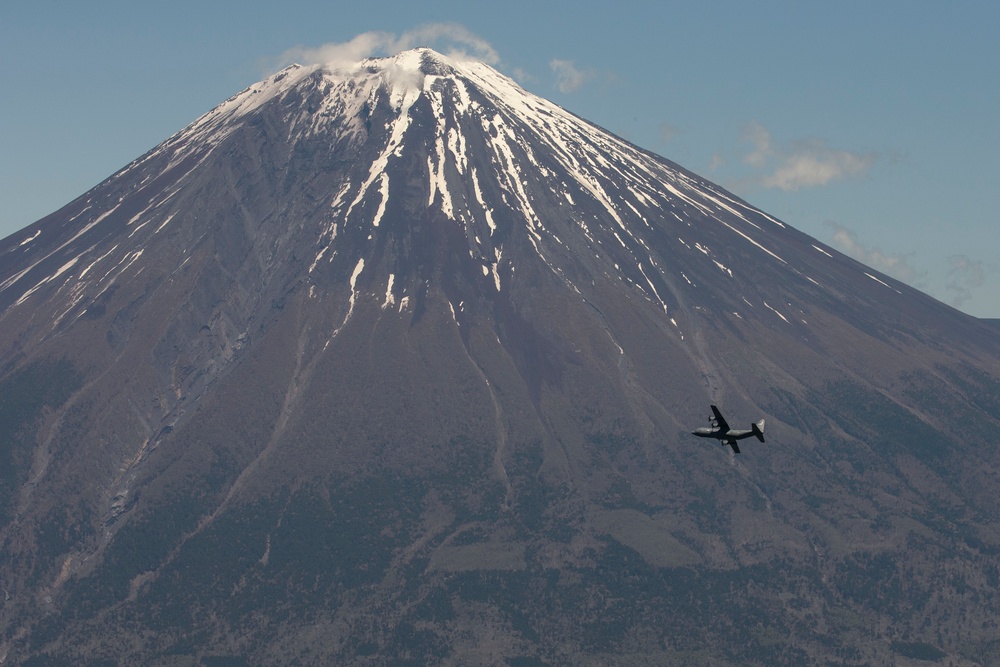 Yokota Airmen team up for airlift surge