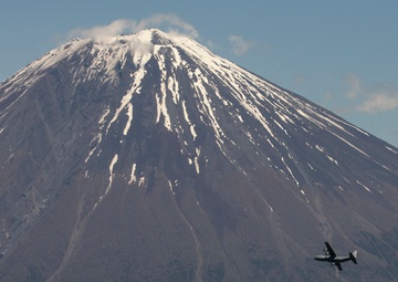 Yokota Airmen team up for airlift surge