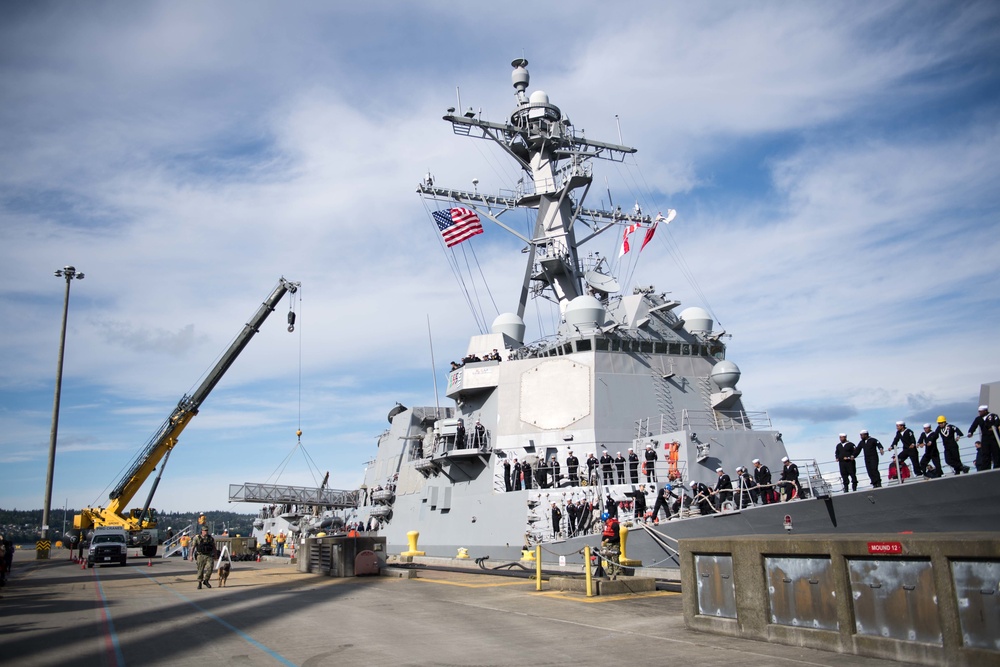 Dvids - Images - Uss Sampson Returns From Deployment [image 3 Of 6]