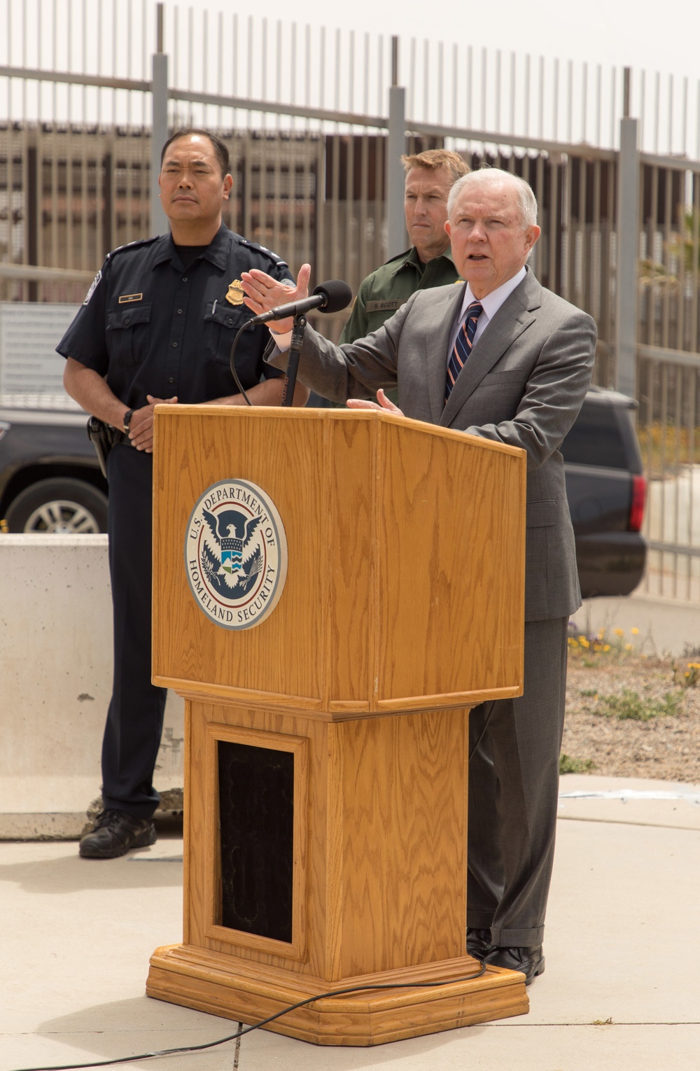 AG Jeff Sessions visits San Diego border wall project