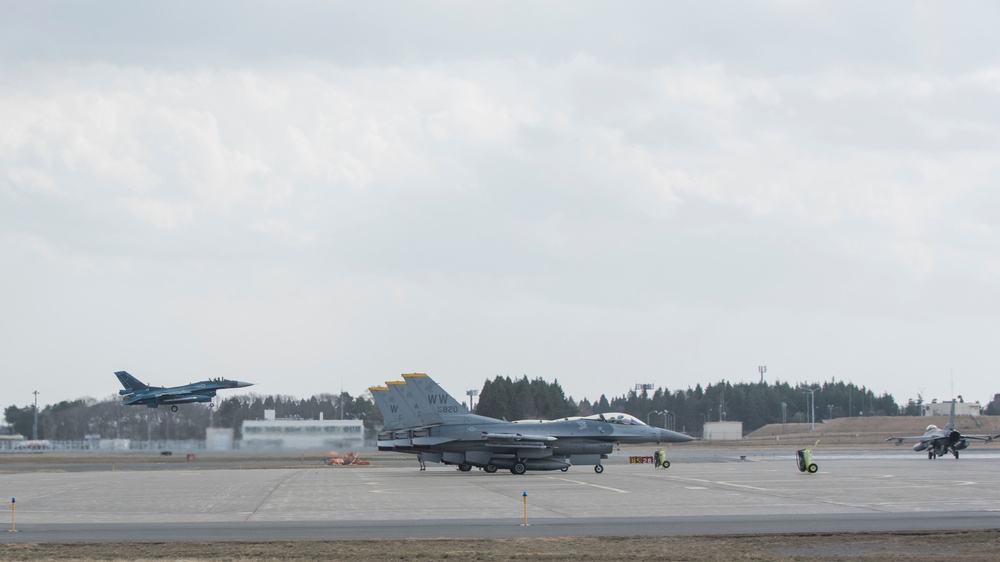 Incoming JASDF aircraft