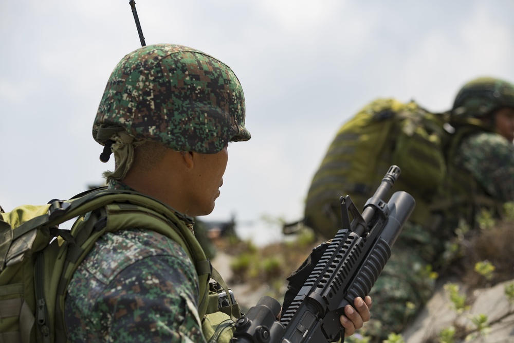 Balikatan 18: PHIL, U.S. Marines execute AMPHIBEX