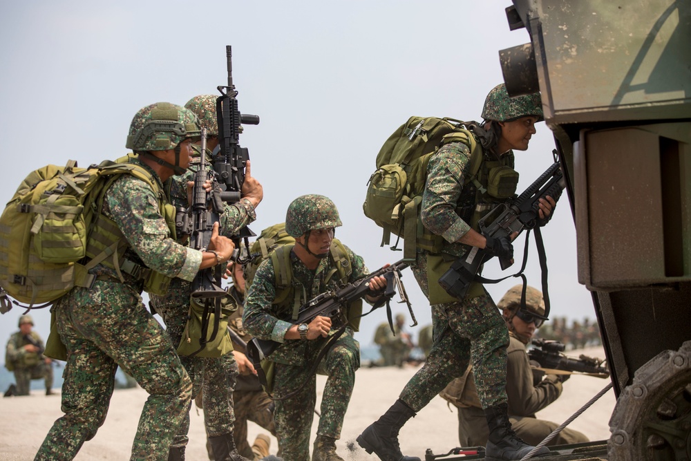 Balikatan 18: PHIL, U.S. Marines execute AMPHIBEX