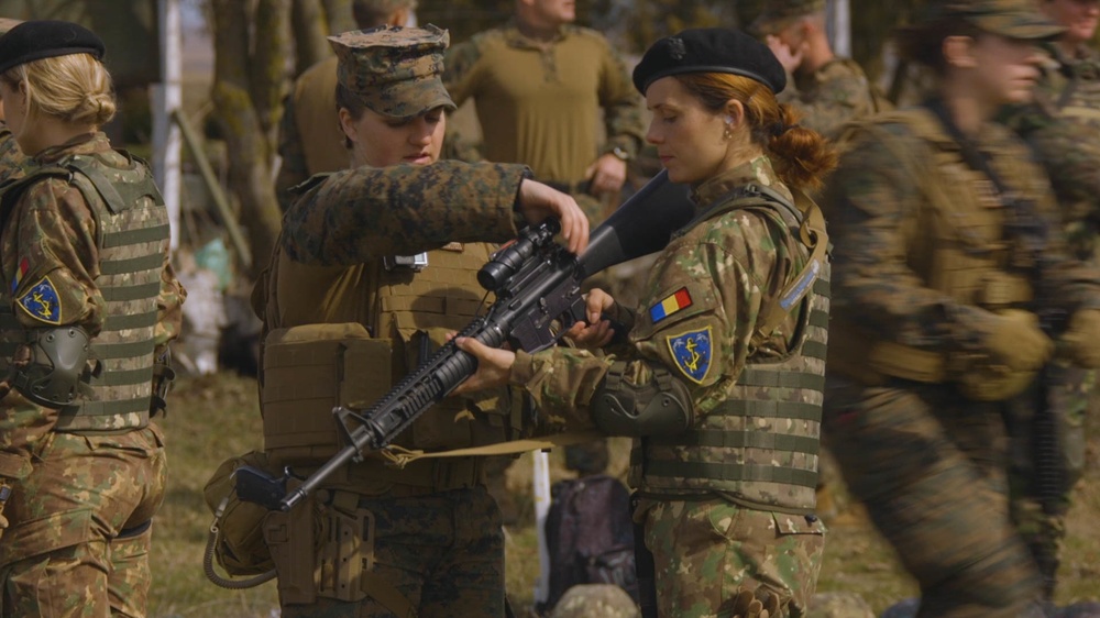 26th MEU and Romanian FET conduct weapons handling training during Spring Storm 2018