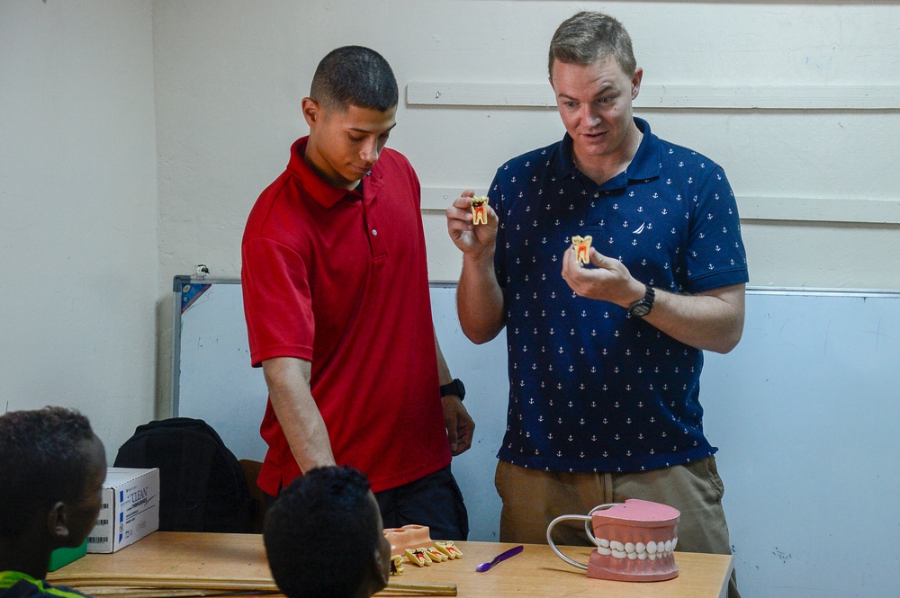 Army Dentist provides Dental Education in Caritas