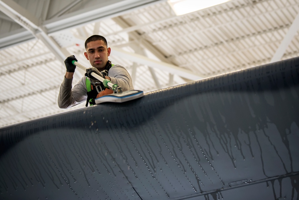 Combat King gets 'royal' treatment during wash