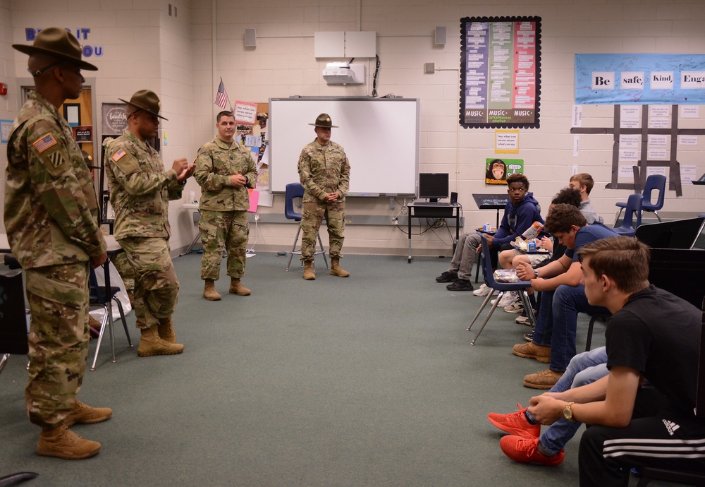 1-46 Infantry Regiment helps Midland Middle School students focus on summer goals