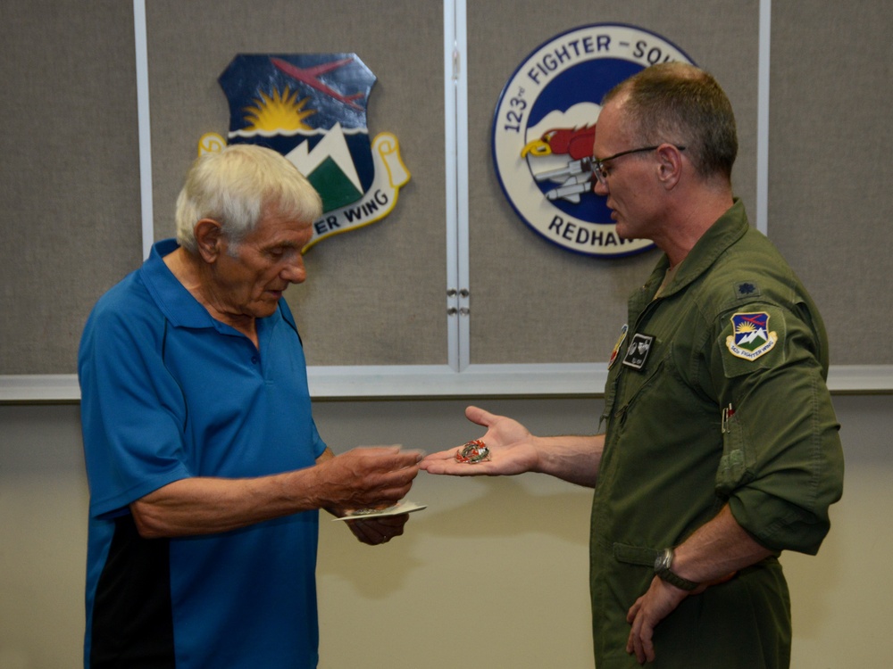 The 123rd Fighter Squadron receives art donation