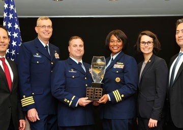 Coast Guard named Agency of the Year by Chicago Federal Executive Board