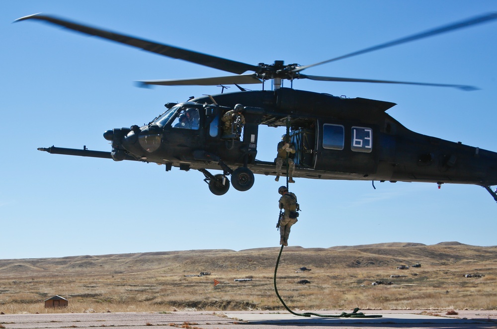 Green Berets Fast Rope in for training