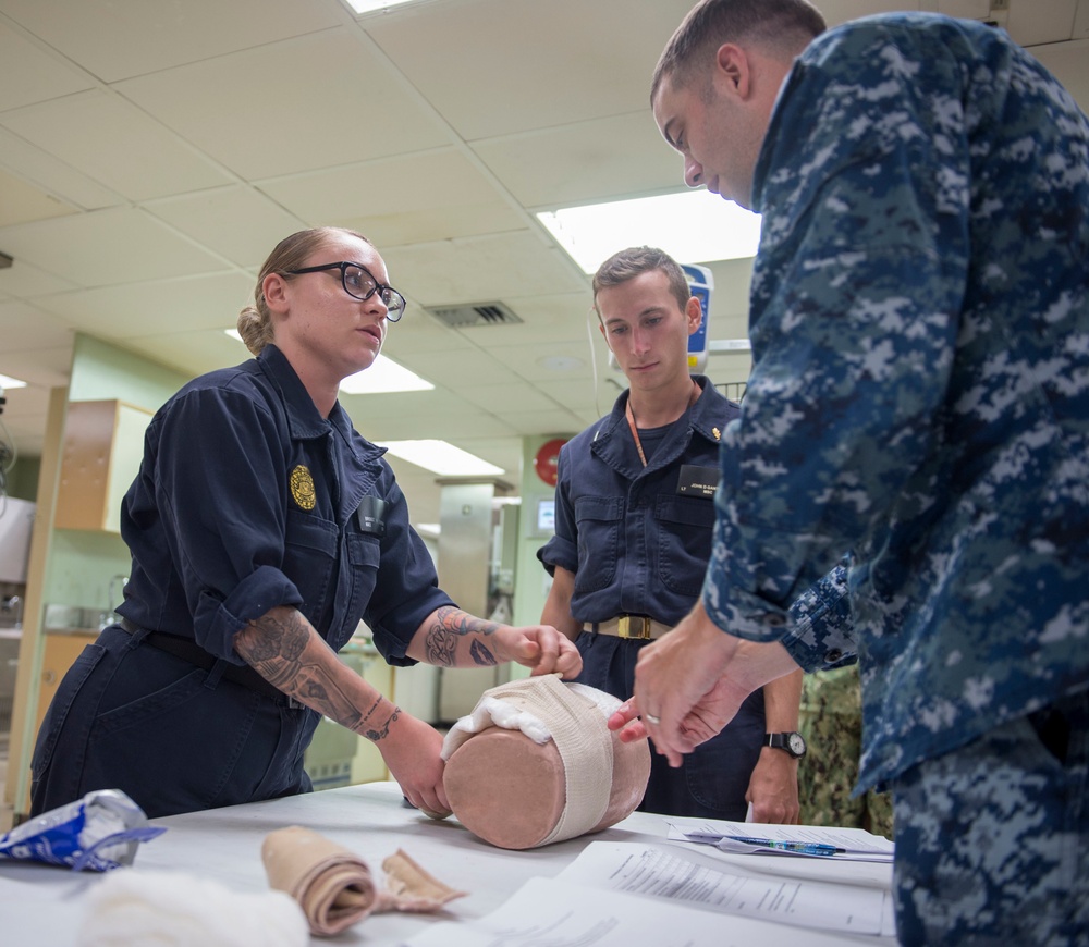 Sailors conduct TCCC Training Course aboard USNS Mercy