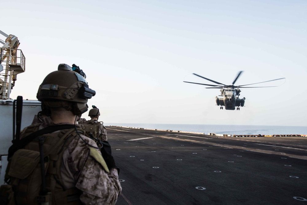 DVIDS - Images - MRF, 26th MEU conduct rapid insert training aboard USS ...