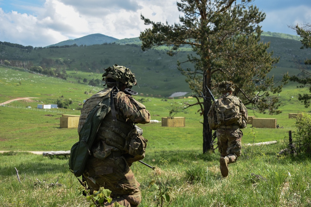 Sky Soldiers Bound Toward Slovenian Objective