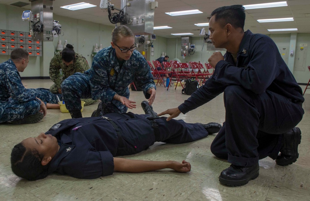 Sailors participate in TCCC aboard USNS Mercy