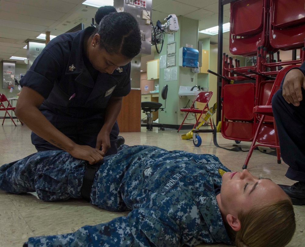 Sailors participate in TCCC aboard USNS Mercy