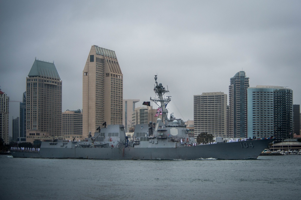 USS Sterett (DDG 104) arrives in San Diego