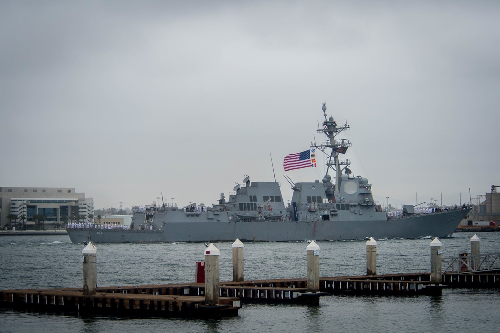 USS Sterett (DDG 104) arrives in San Diego