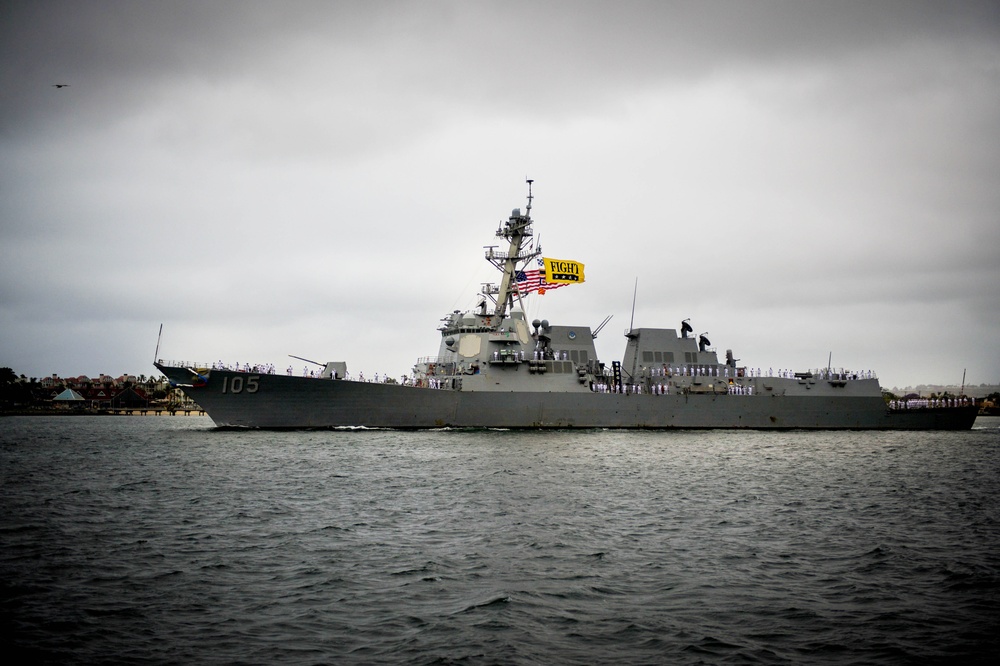 USS Dewey (DDG 105) arrives in San Diego