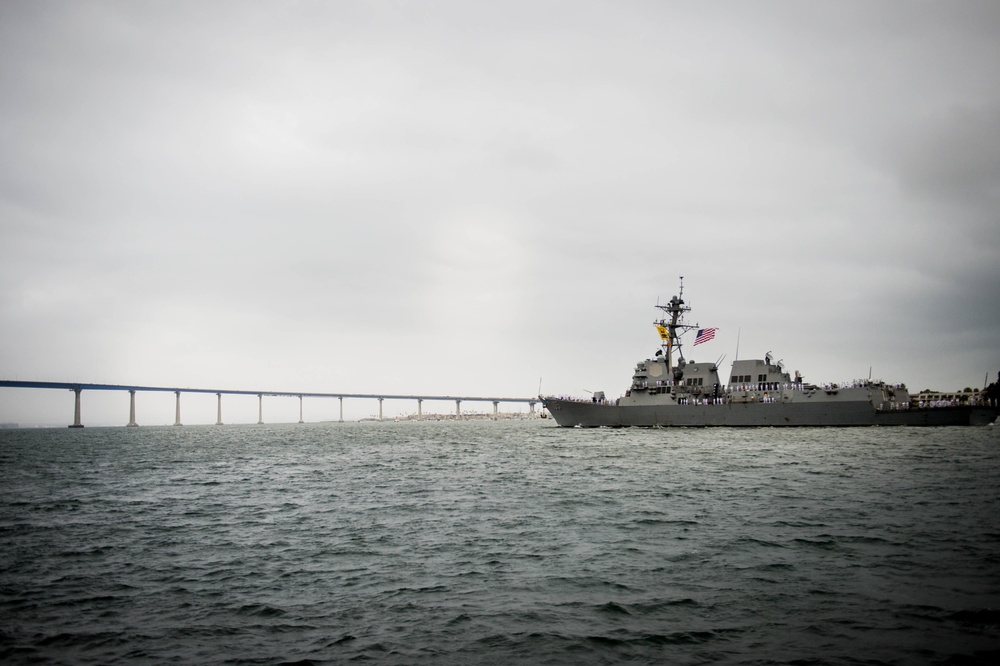 USS Dewey (DDG 105) arrives in San Diego