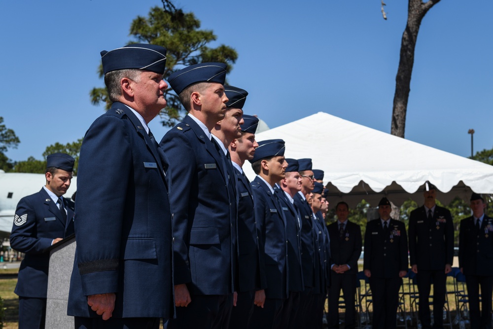 24 Airmen awarded Distinguished Flying Cross