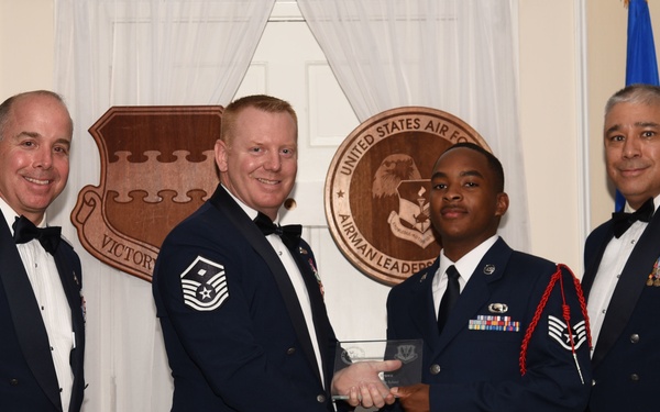 ALS Class 18-4 graduates